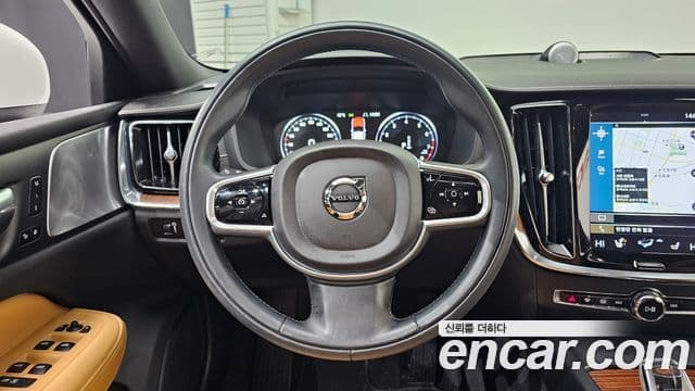 Volvo S60 2022 — ფოტო 11/20