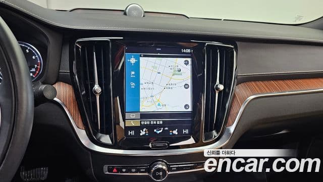 Volvo S60 2022 — ფოტო 19/20