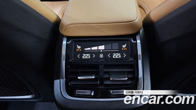 Volvo S60 2022 — ფოტო 4/20