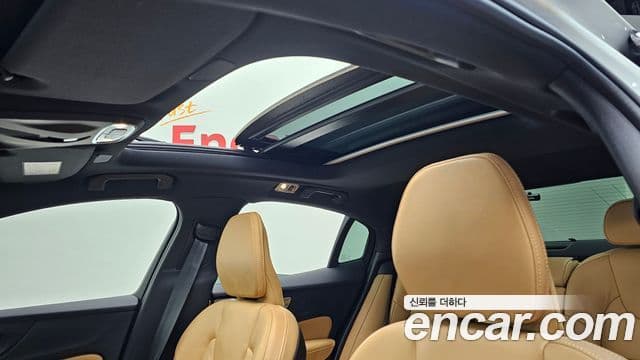 Volvo S60 2022 — ფოტო 16/20