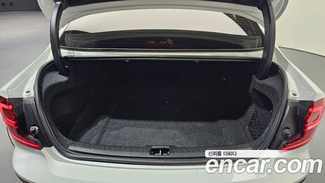 Volvo S60 2022 — ფოტო 12/20