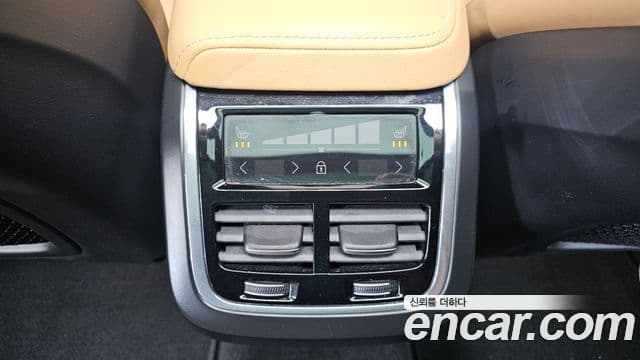 Volvo XC60 2021 — фото 18 из 20