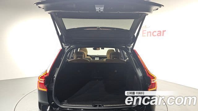 Volvo XC60 2021 — ფოტო 20/20
