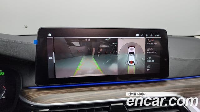BMW 5 Series 2023 — фото 15 из 20