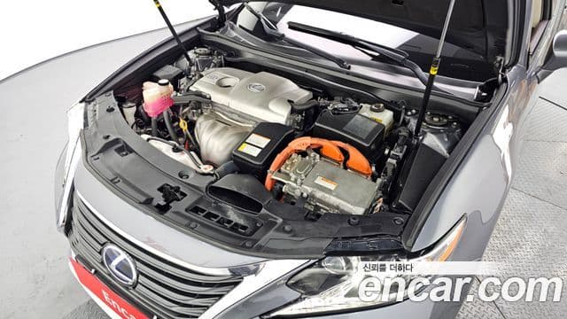 Lexus ES300h 2018 — Şəkil 15/20
