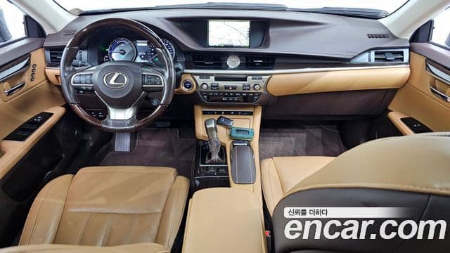 Lexus ES300h 2018 — Şəkil 13/20