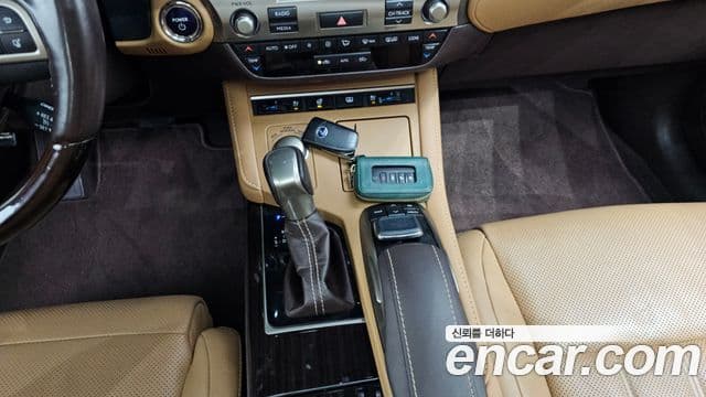 Lexus ES300h 2018 — Şəkil 16/20