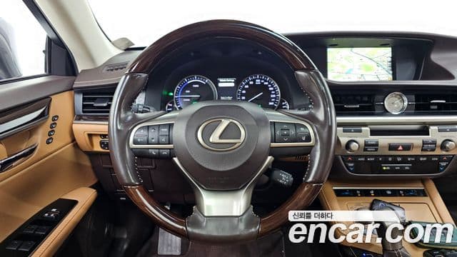 Lexus ES300h 2018 — Şəkil 18/20