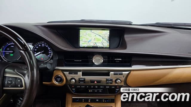 Lexus ES300h 2018 — Şəkil 20/20