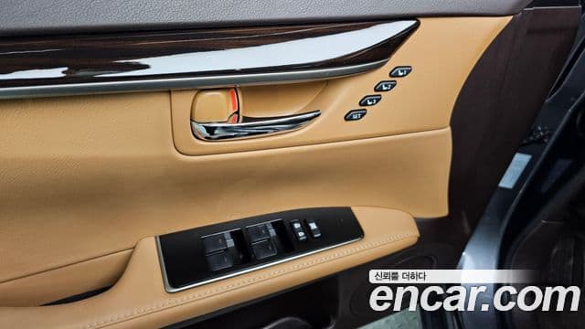 Lexus ES300h 2018 — Şəkil 19/20