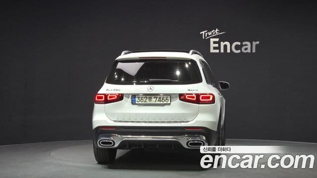 Mercedes-Benz GLB-Class 2021 — ფოტო 4/20
