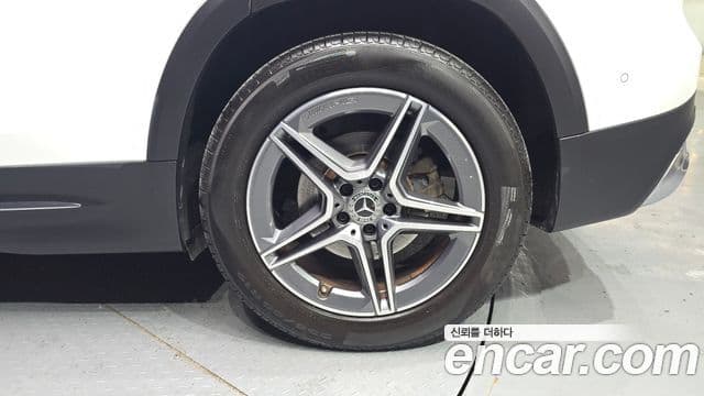 Mercedes-Benz GLB-Class 2021 — ფოტო 5/20