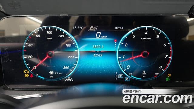 Mercedes-Benz GLB-Class 2021 — ფოტო 8/20