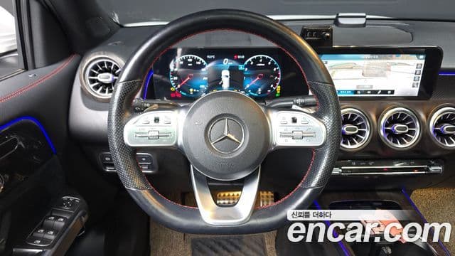 Mercedes-Benz GLB-Class 2021 — ფოტო 13/20