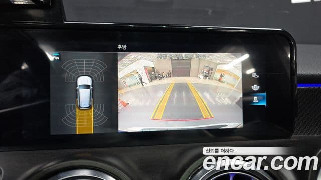 Mercedes-Benz GLB-Class 2021 — ფოტო 15/20