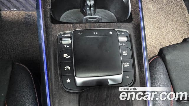 Mercedes-Benz GLB-Class 2021 — ფოტო 17/20