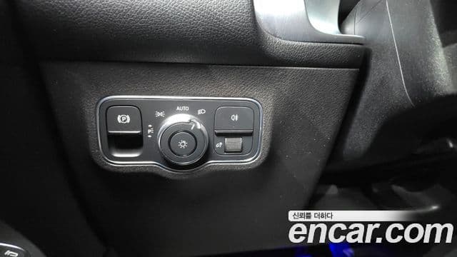 Mercedes-Benz GLB-Class 2021 — ფოტო 18/20