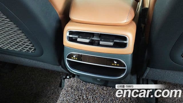 Genesis GV70 2022 — ფოტო 19/20