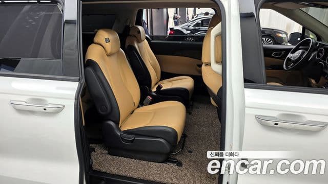 Kia Carnival 2022 — Фото 12/20