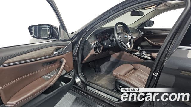 BMW 5 Series 2020 — Şəkil 10/20