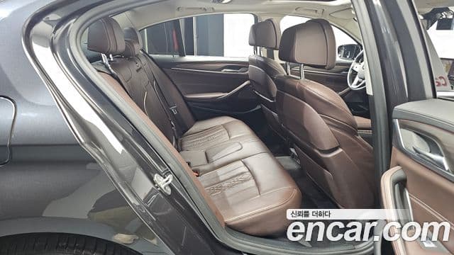 BMW 5 Series 2020 — Şəkil 12/20