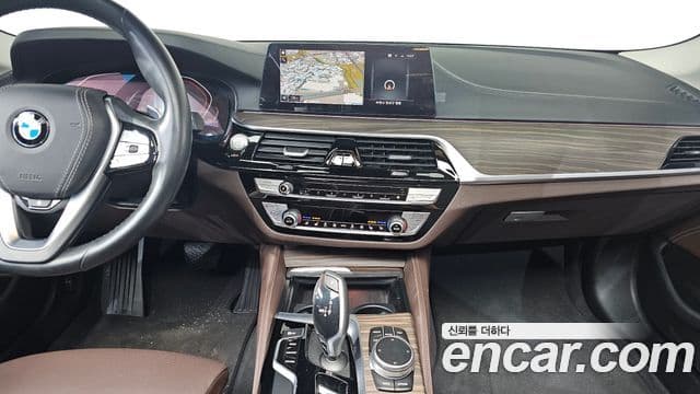 BMW 5 Series 2020 — Şəkil 14/20