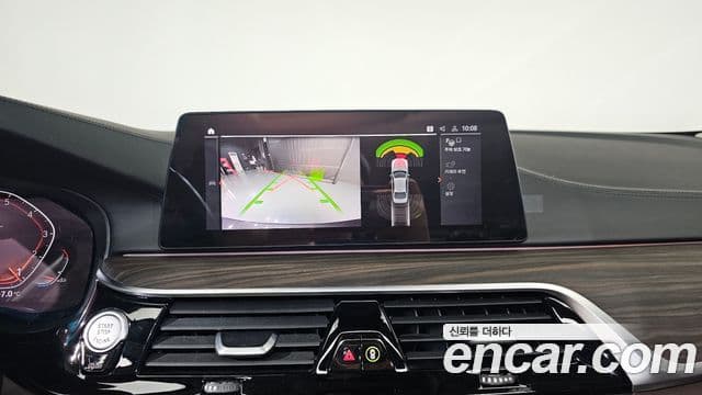 BMW 5 Series 2020 — фото 15 из 20