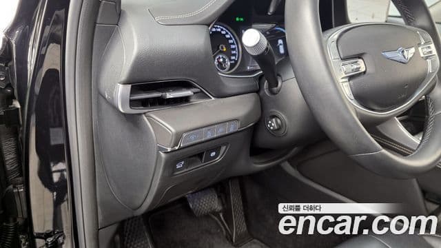 Genesis GV80 2021 — ფოტო 17/20