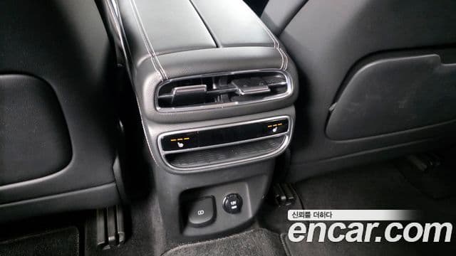 Genesis GV80 2021 — ფოტო 19/20