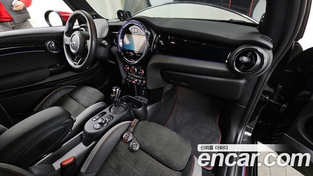 Mini Cooper S 2023 — ფოტო 7/20