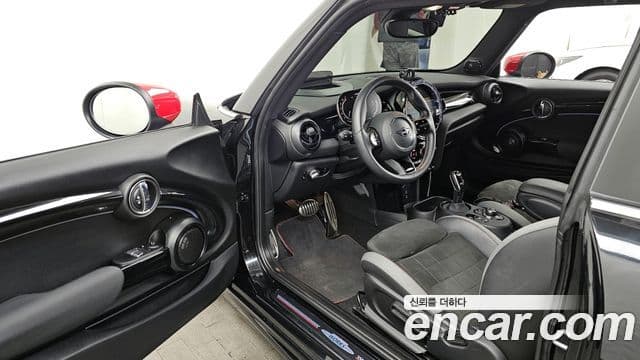 Mini Cooper S 2023 — ფოტო 10/20