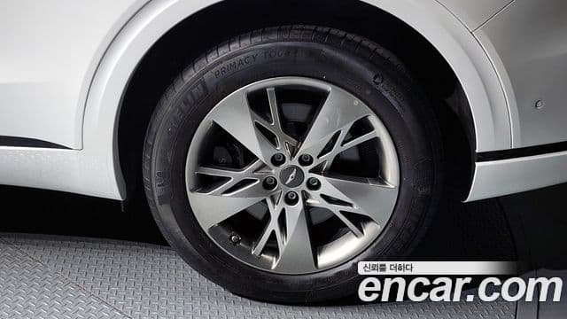 Genesis GV70 2023 — ფოტო 8/20