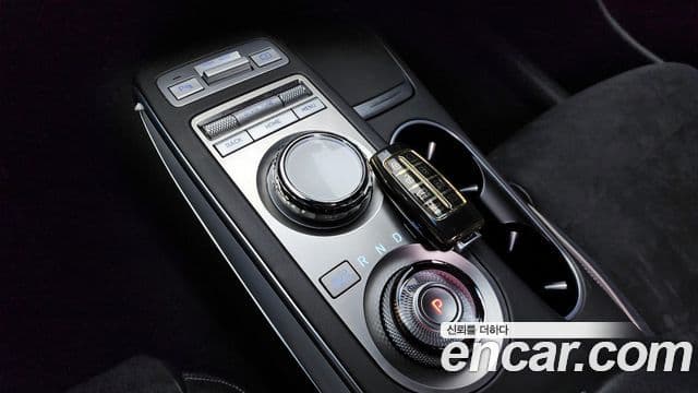 Genesis GV70 2023 — ფოტო 12/20