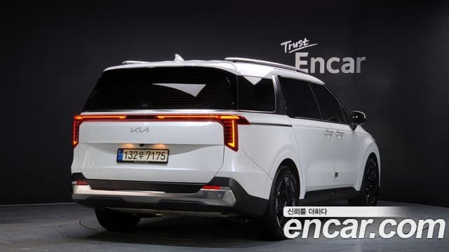 Kia Carnival 2024 — ფოტო 2/20