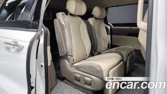 Kia Carnival 2024 — фото 12 из 20
