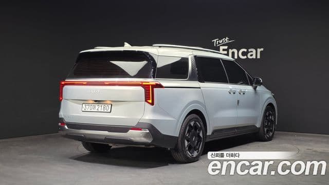 Kia Carnival 2023 — Şəkil 2/20