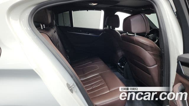 BMW 5 Series 2022 — фото 12 из 20