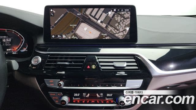 BMW 5 Series 2022 — Şəkil 14/20