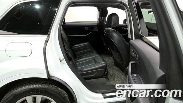 Audi Q7 2019 — Şəkil 12/20