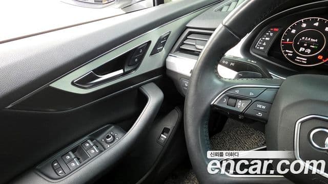 Audi Q7 2019 — Şəkil 17/20