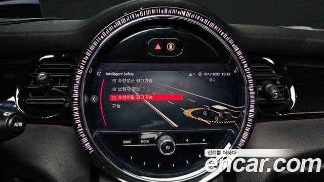 Mini Cooper S 2021 — фото 16 из 20