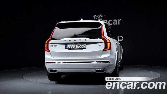 Volvo XC90 2021 — ფოტო 4/20