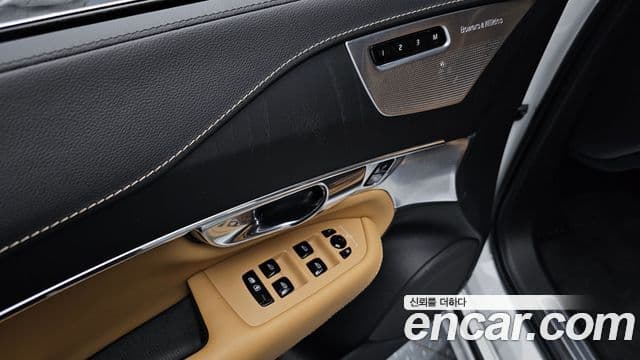 Volvo XC90 2021 — ფოტო 16/20