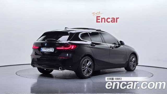 BMW 1 Series 2022 — ფოტო 1/20