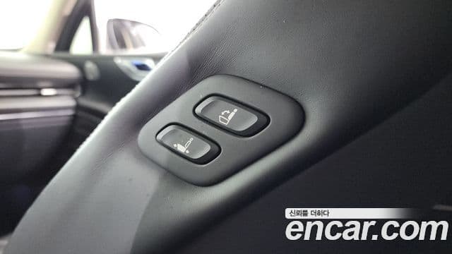Genesis GV80 2021 — ფოტო 18/20