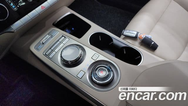 Genesis GV70 2022 — Şəkil 9/20