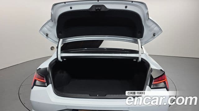Hyundai The New Avante Hybrid 2021 — ფოტო 12/20