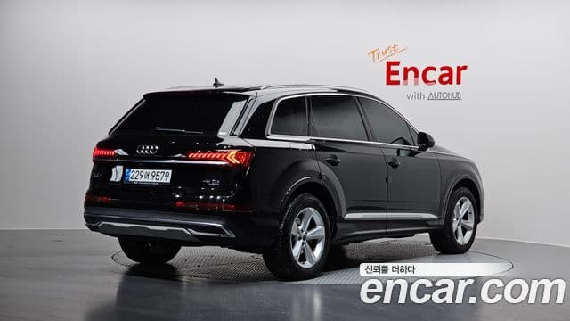 Audi Q7 2022 — ფოტო 2/20