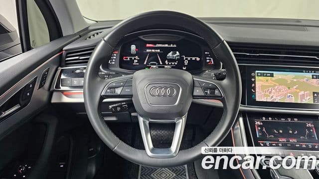Audi Q7 2022 — ფოტო 13/20