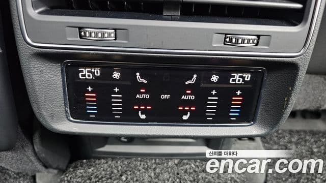 Audi Q7 2022 — ფოტო 18/20